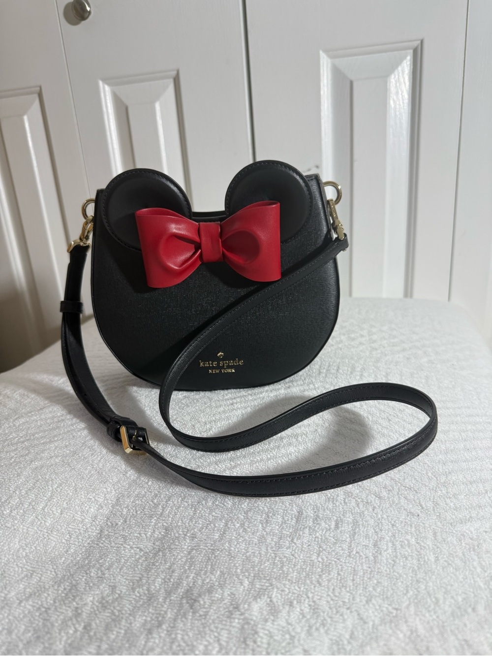 Kate Spade Disney Minnie Mouse Small Black Handbag with Red Bow. Pre- Loved - Picture 4 of 10